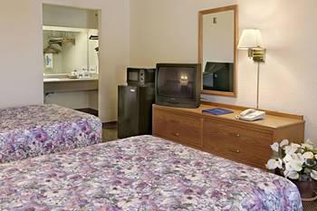 Days Inn By Wyndham Ottawa Номер фото