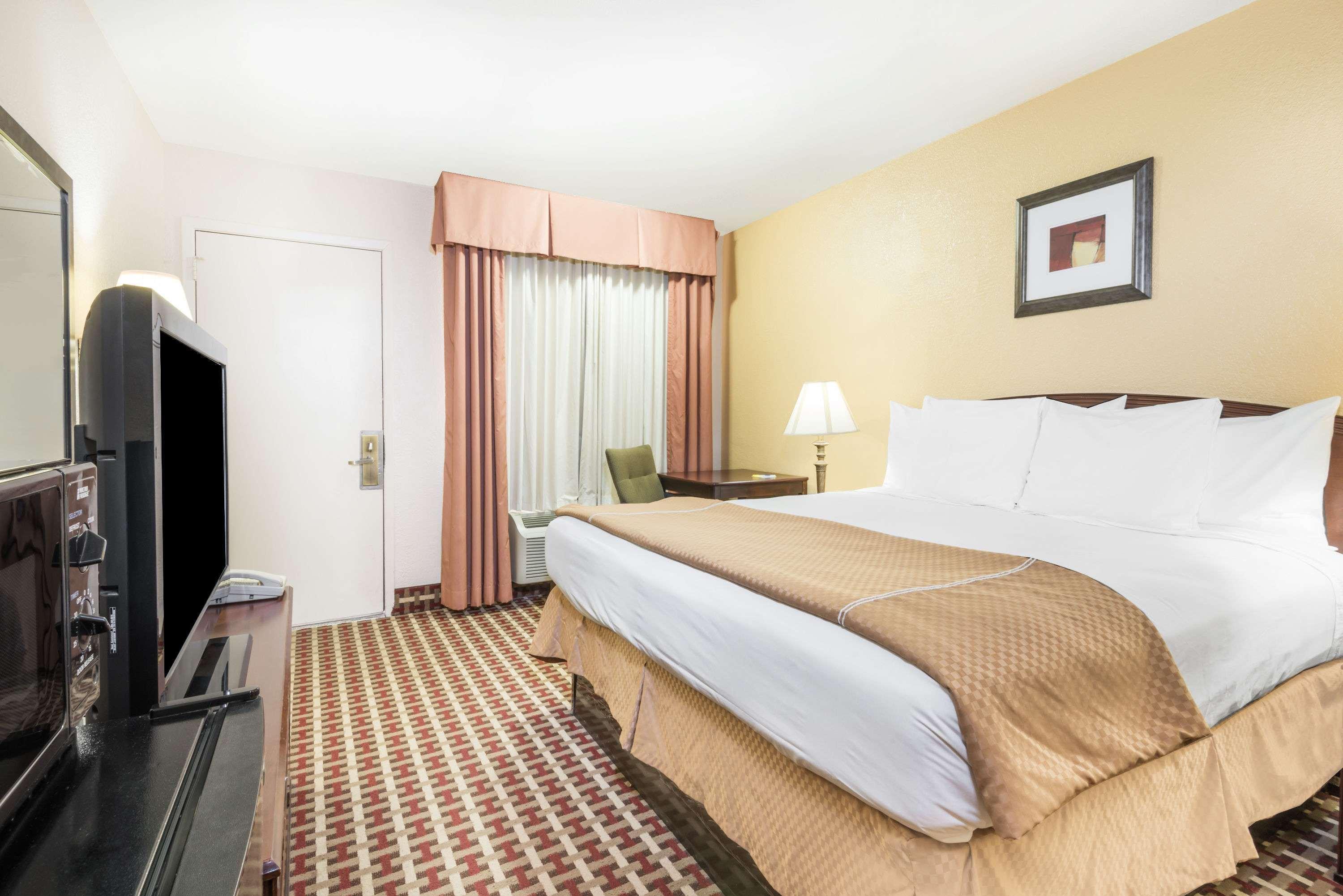 Days Inn By Wyndham Ottawa Экстерьер фото